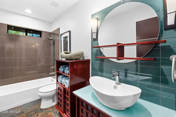 $1,100,000 | 717 East Royal Palm Road, Phoenix, AZ 85020