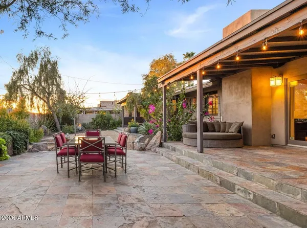 $1,100,000 | 717 East Royal Palm Road, Phoenix, AZ 85020