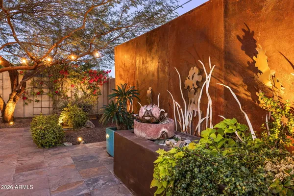 $1,100,000 | 717 East Royal Palm Road, Phoenix, AZ 85020