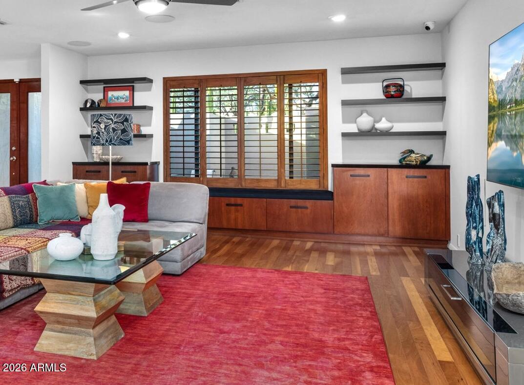 717 East Royal Palm Road Phoenix, AZ 85020 - Photo 6 of 40 Living area built-ins