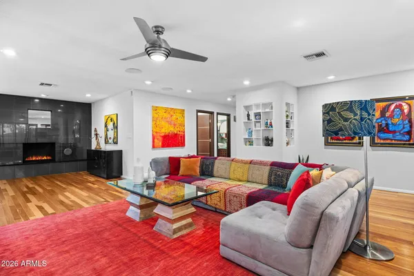 $1,100,000 | 717 East Royal Palm Road, Phoenix, AZ 85020