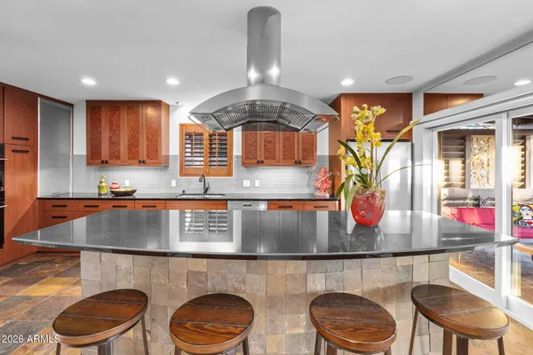 $1,100,000 | 717 East Royal Palm Road, Phoenix, AZ 85020