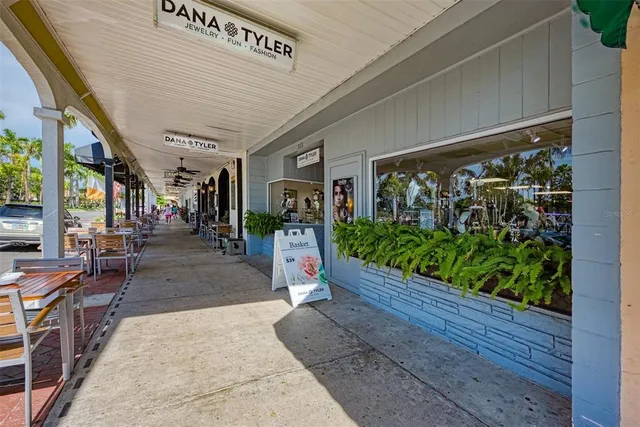 $349,800 | 371 Capulet Drive, Venice, FL 34292