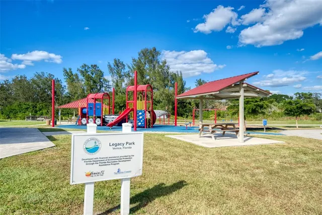 $349,800 | 371 Capulet Drive, Venice, FL 34292