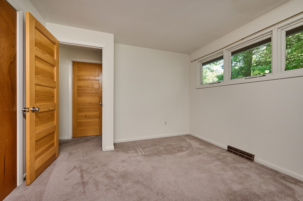 15 Red Fox Lane Amherst, MA 01002 - Photo 17 of 38