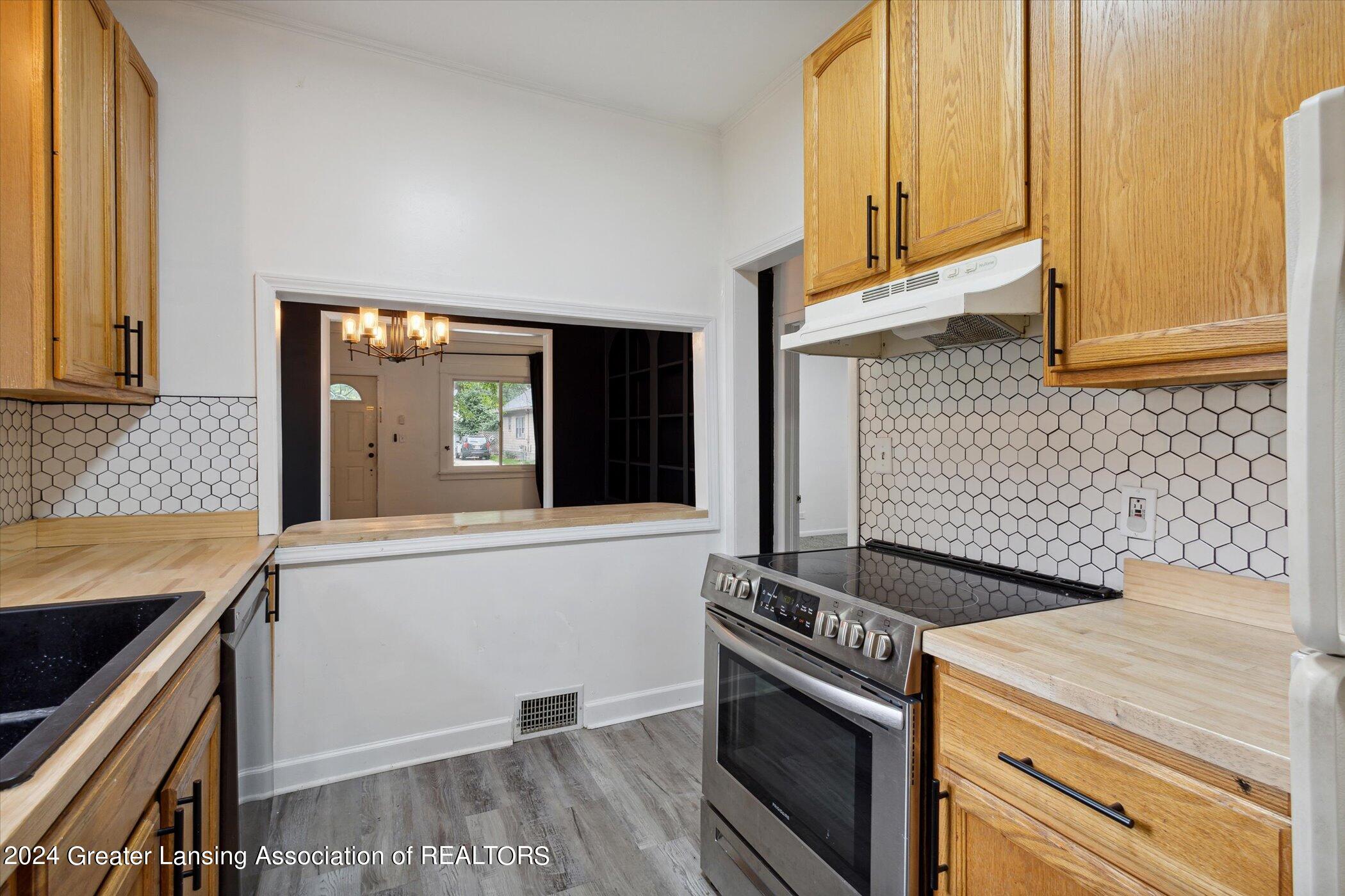 2211 South Rundle Avenue Lansing, MI 48910 - Photo 14 of 39 15-2211-S-Rundle-Ave-Lansing-MI-48910-Wi