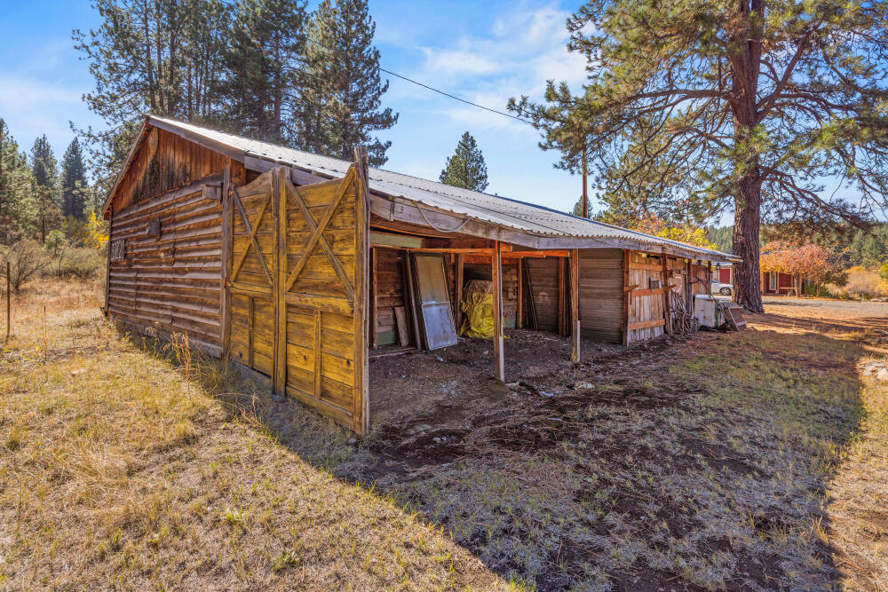 37220 Chiloquin Ridge Road Chiloquin, OR 97624 - Photo 10 of 60 37220ChiloquinRidgeRd-25