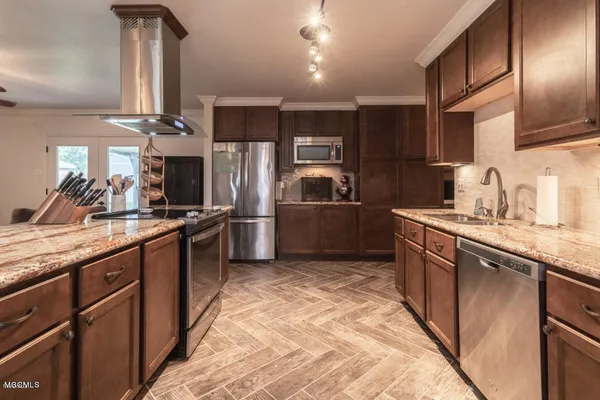 $1,675 | 556 Tasha Drive, D'Iberville, MS 39540