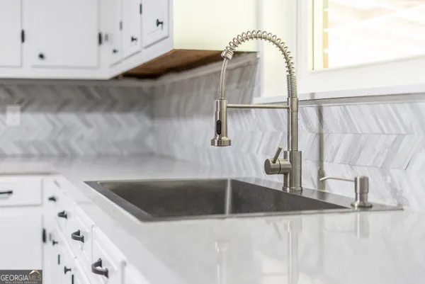 a close view of sink and tap