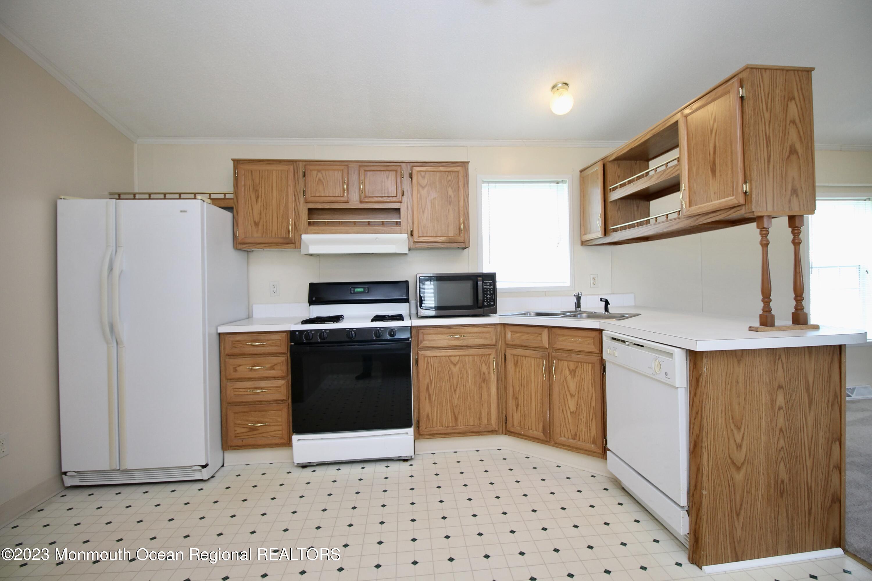 187 Farm Road Freehold, NJ 07728 - Photo 11 of 25 7CCCF91E-4EA6-4B62-B8B2-E73B0A6F9404_1_2