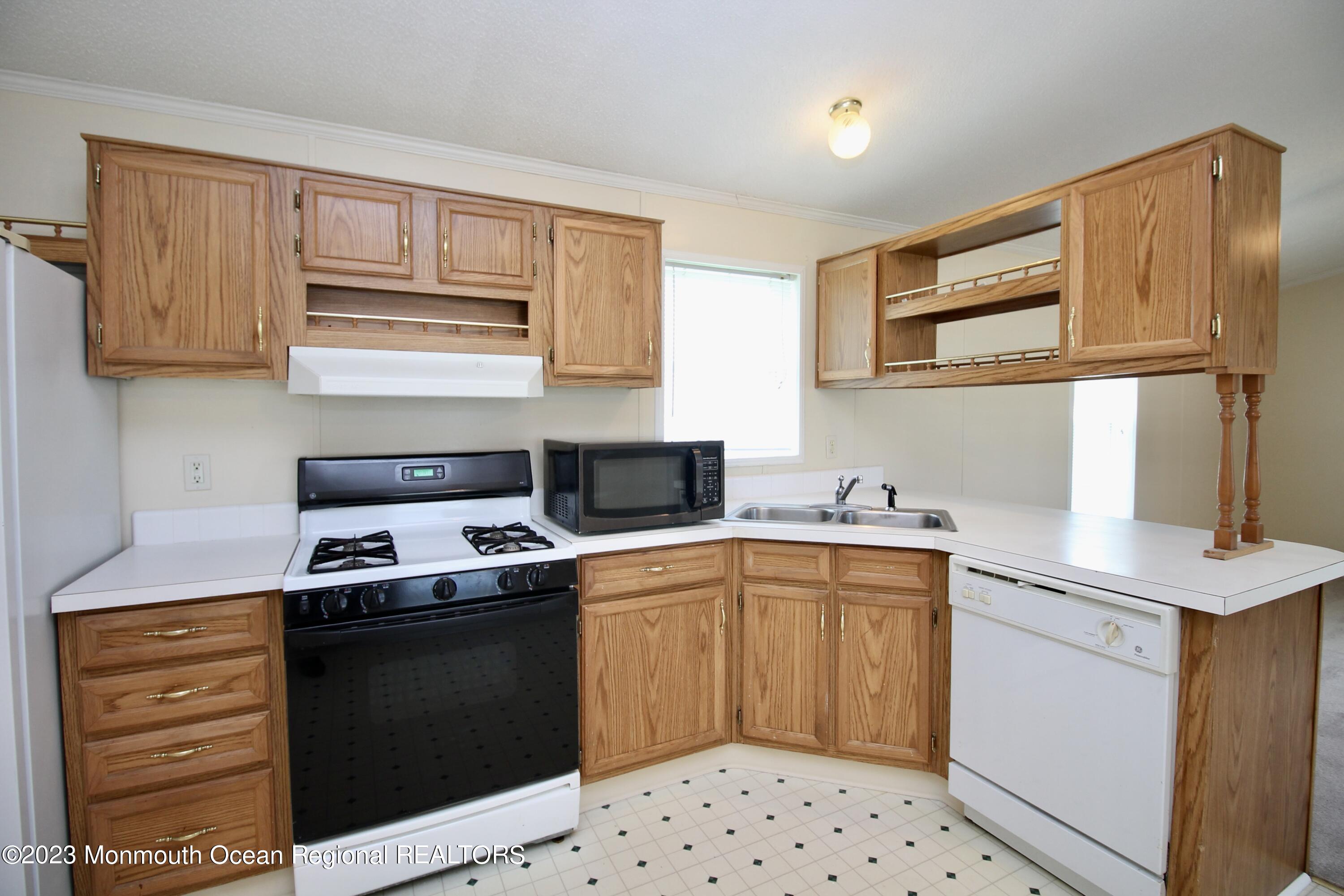 187 Farm Road Freehold, NJ 07728 - Photo 12 of 25 EDCE354E-D342-4E0A-939F-0B4793D68BB7_1_2