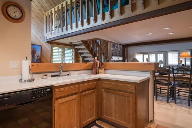 $1,395,000 | 2724 Sunburst Condo Drive, Sun Valley, ID 83353