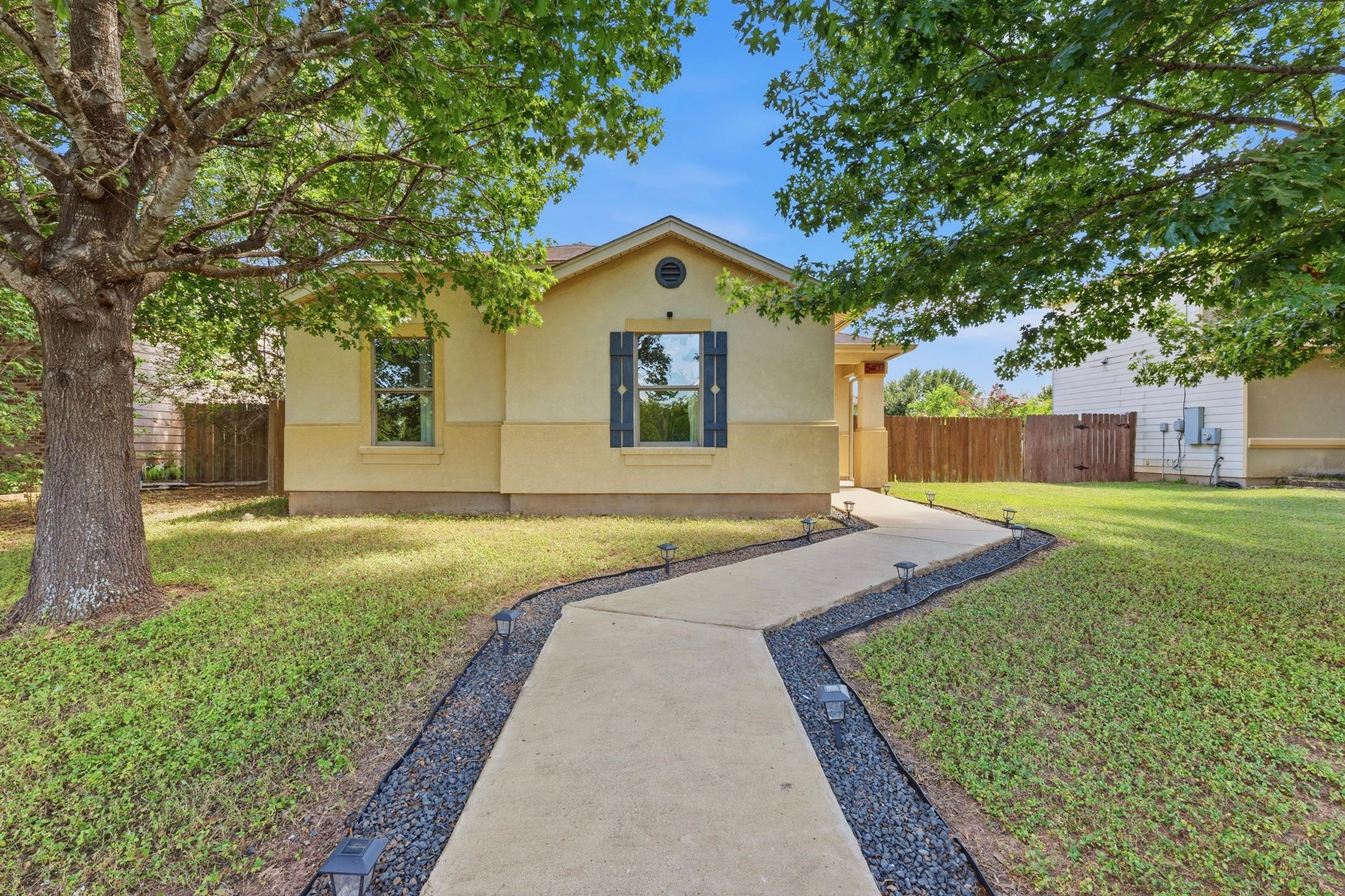 5407 Viewpoint Drive Austin, TX 78744 - Photo 4 of 28