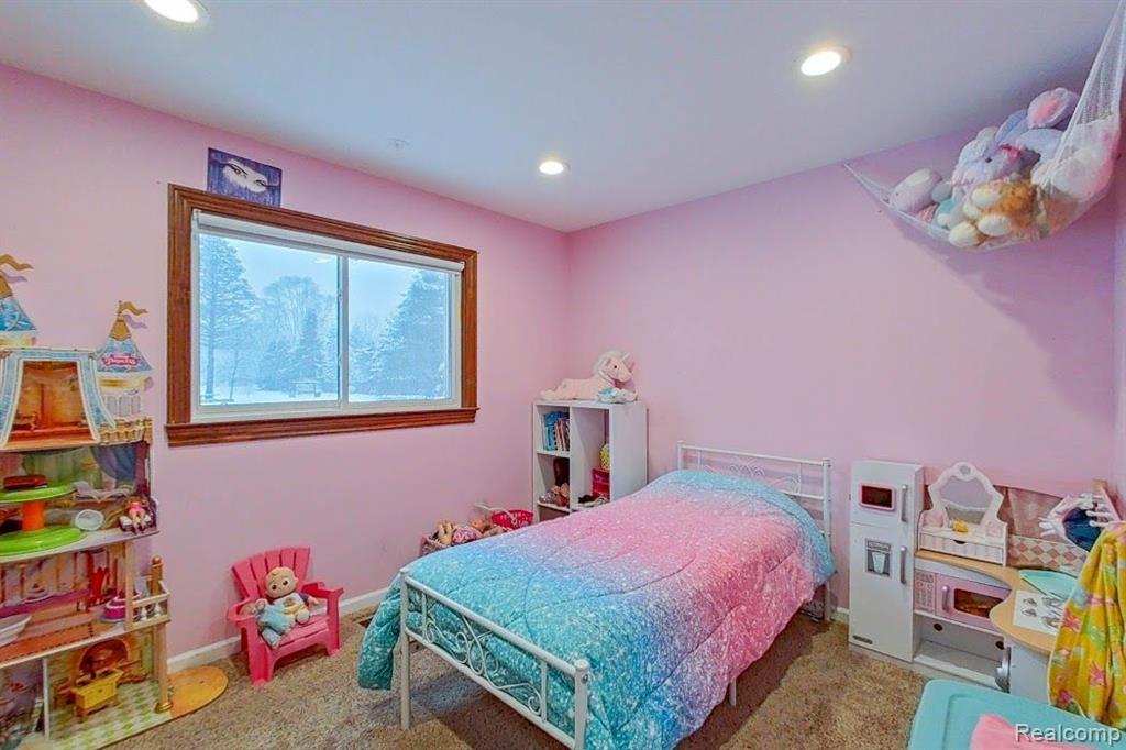 9453 White Lake Road Fenton, MI 48430 - Photo 20 of 48