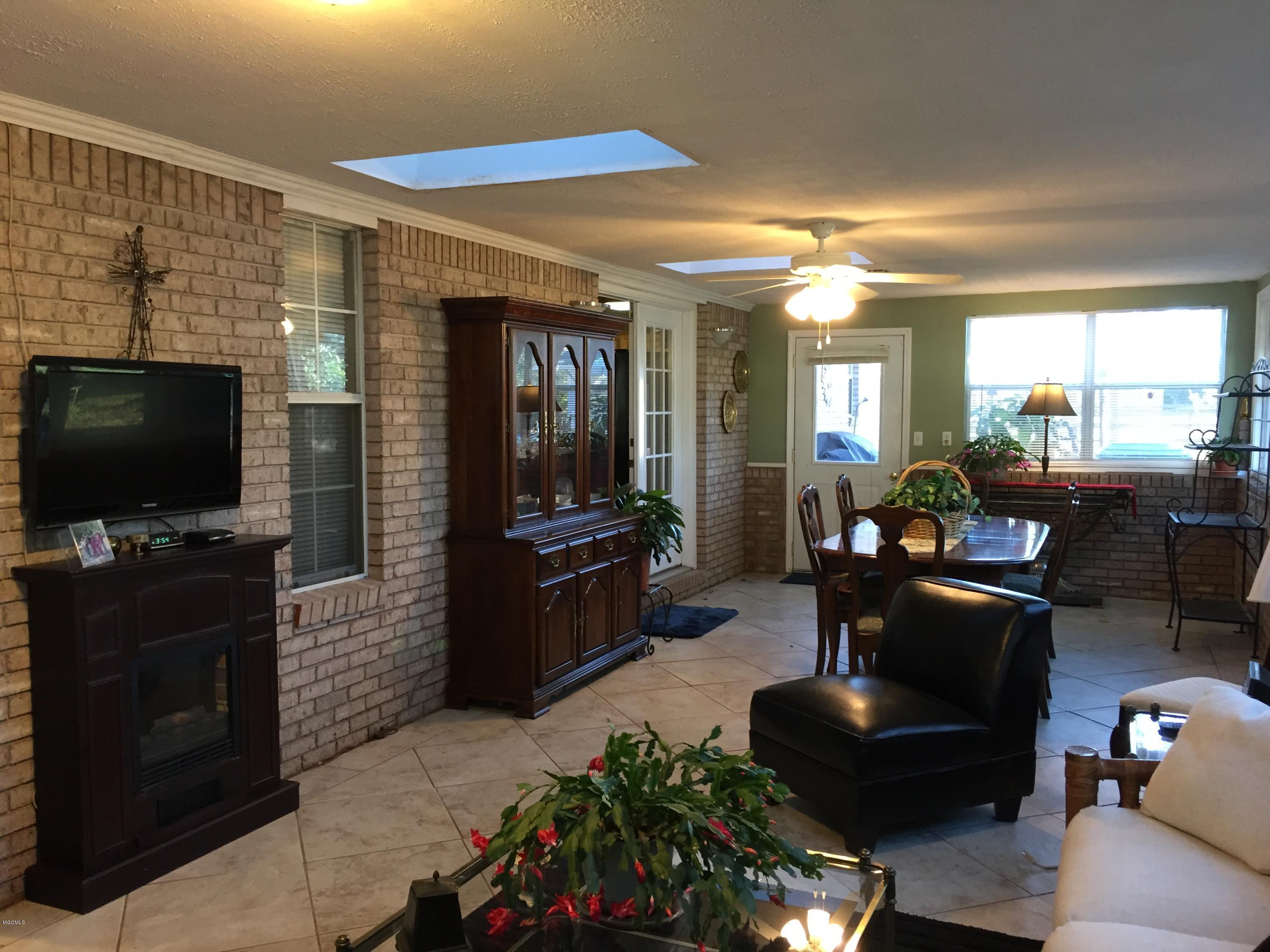 14766 Jim Byrd Road Biloxi, MS 39532 - Photo 34 of 61 sunroom 4