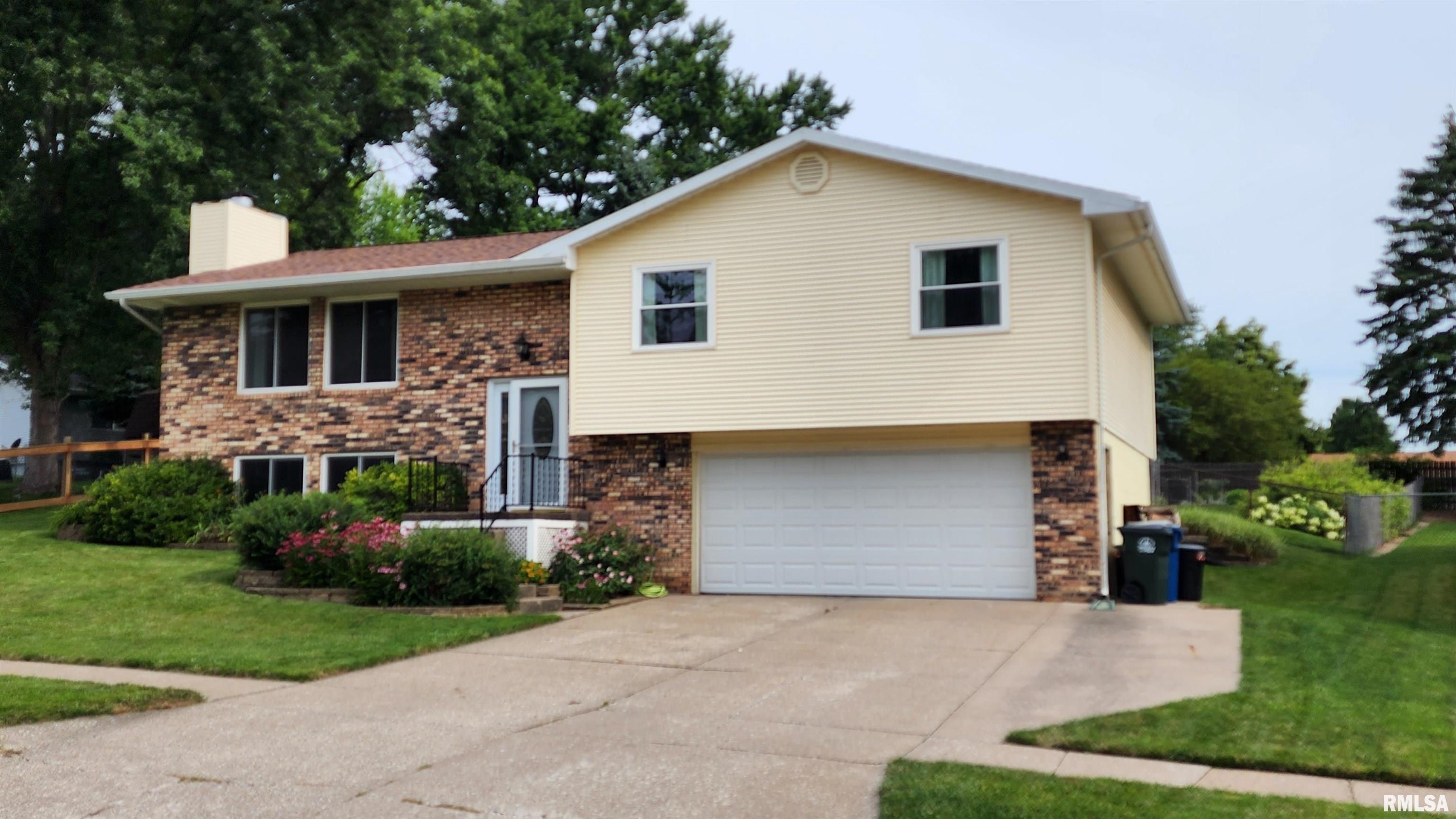 801 Robin Road Muscatine, IA 52761 - Photo 2 of 23 Gallery Image 2