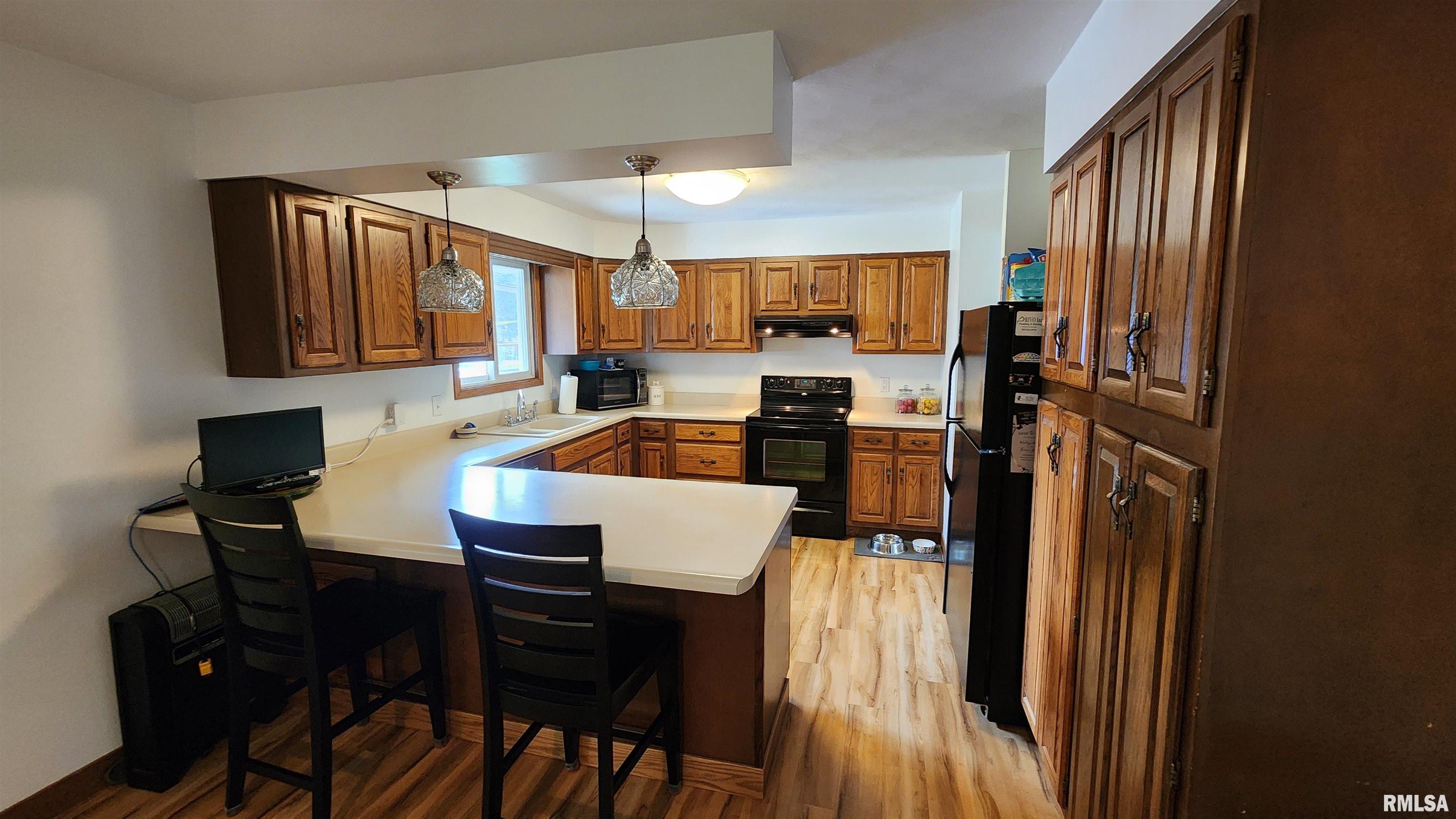 801 Robin Road Muscatine, IA 52761 - Photo 3 of 23 Gallery Image 3