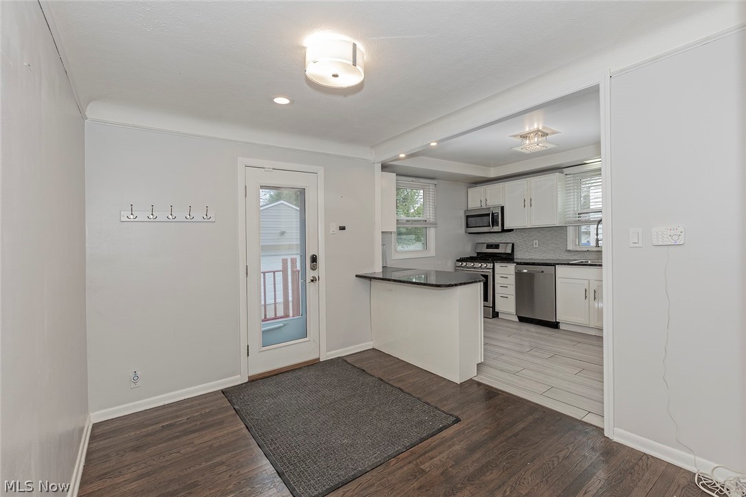 5659 Cherokee Road Cleveland, OH 44124 - Photo 8 of 35