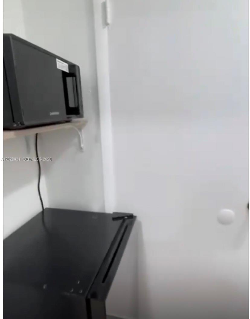 570 West 46th Place, Unit B Hialeah, FL 33012 - Photo 5 of 7
