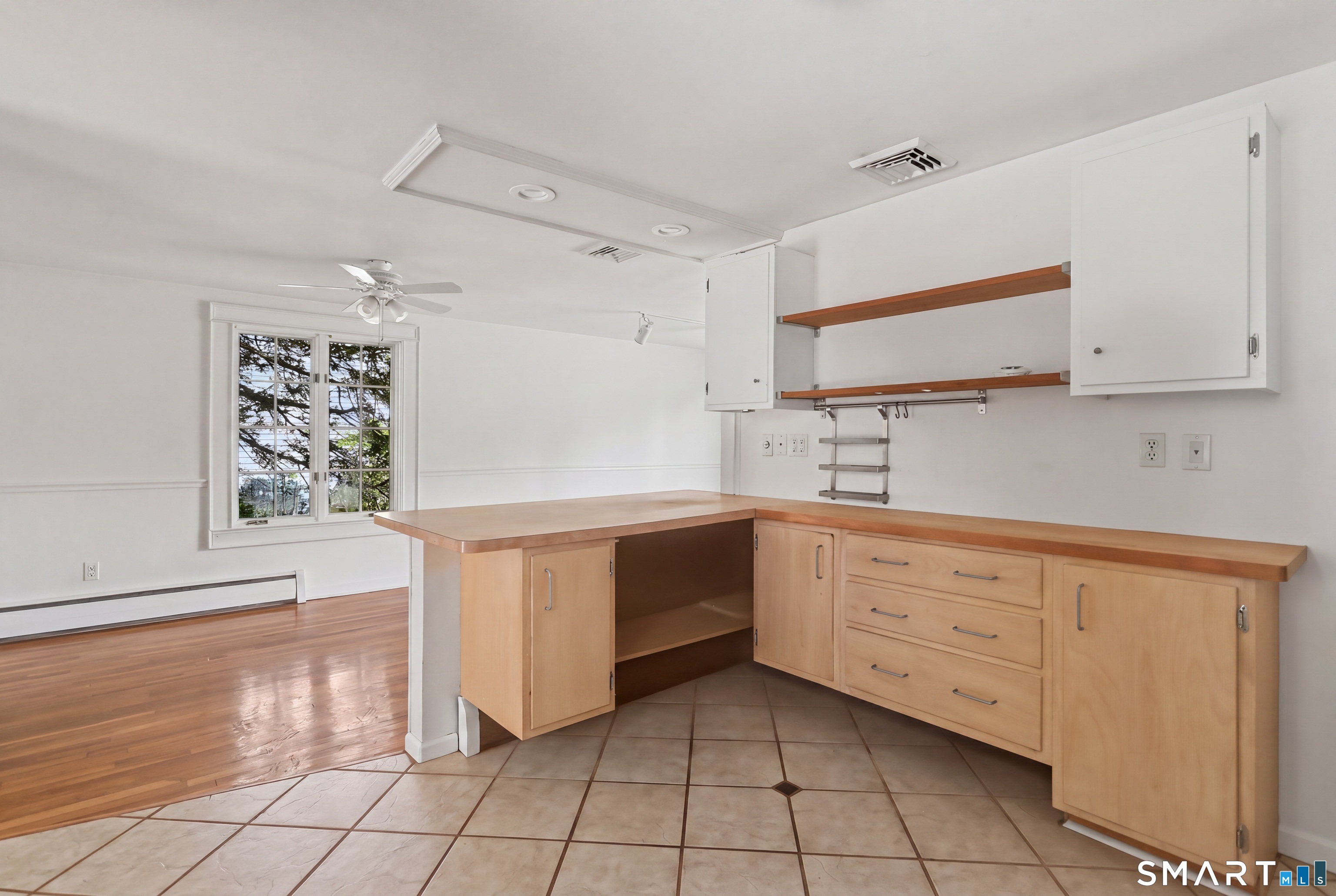 42 Carroll Road Hamden, CT 06517 - Photo 6 of 32