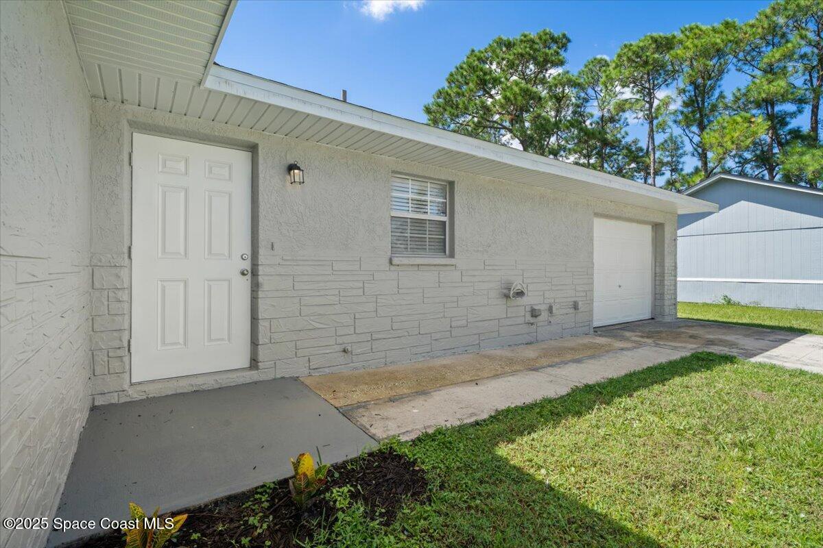 680 Bluefields Street Southeast Palm Bay, FL 32909 - Photo 2 of 25 03-DSC01823