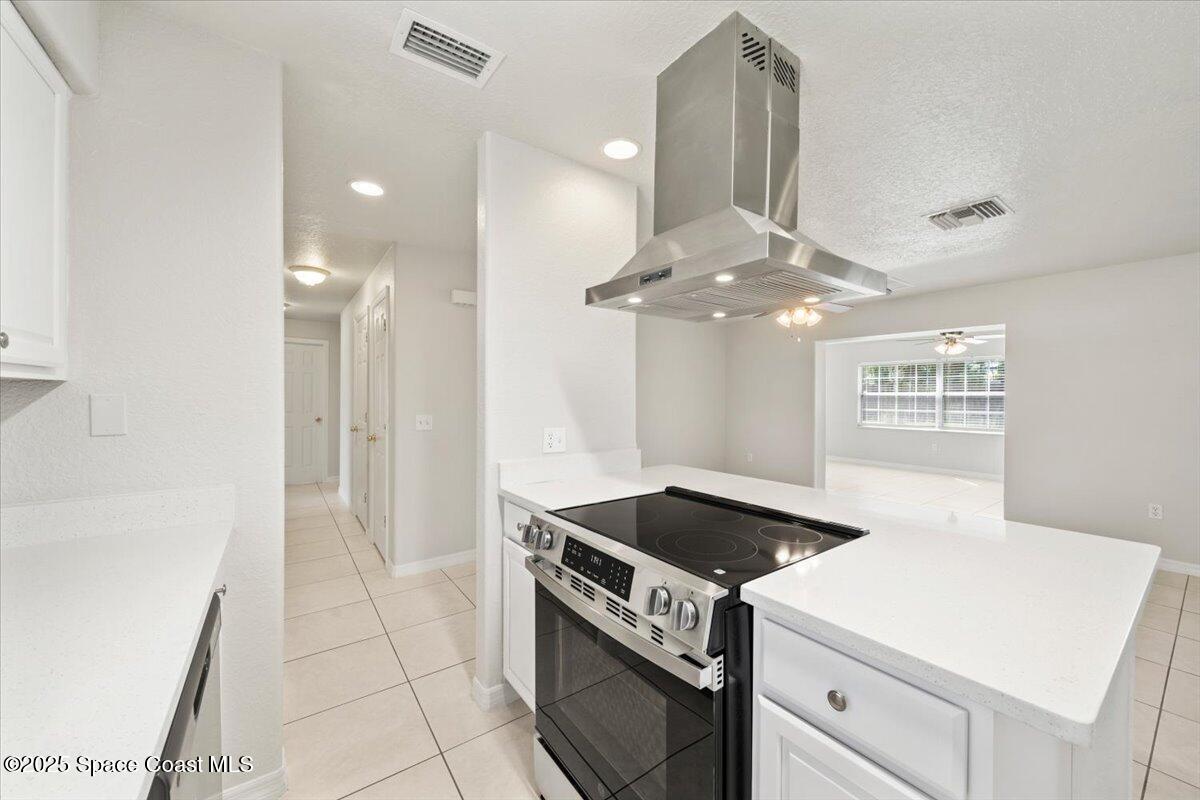 680 Bluefields Street Southeast Palm Bay, FL 32909 - Photo 4 of 25 09-DSC01841