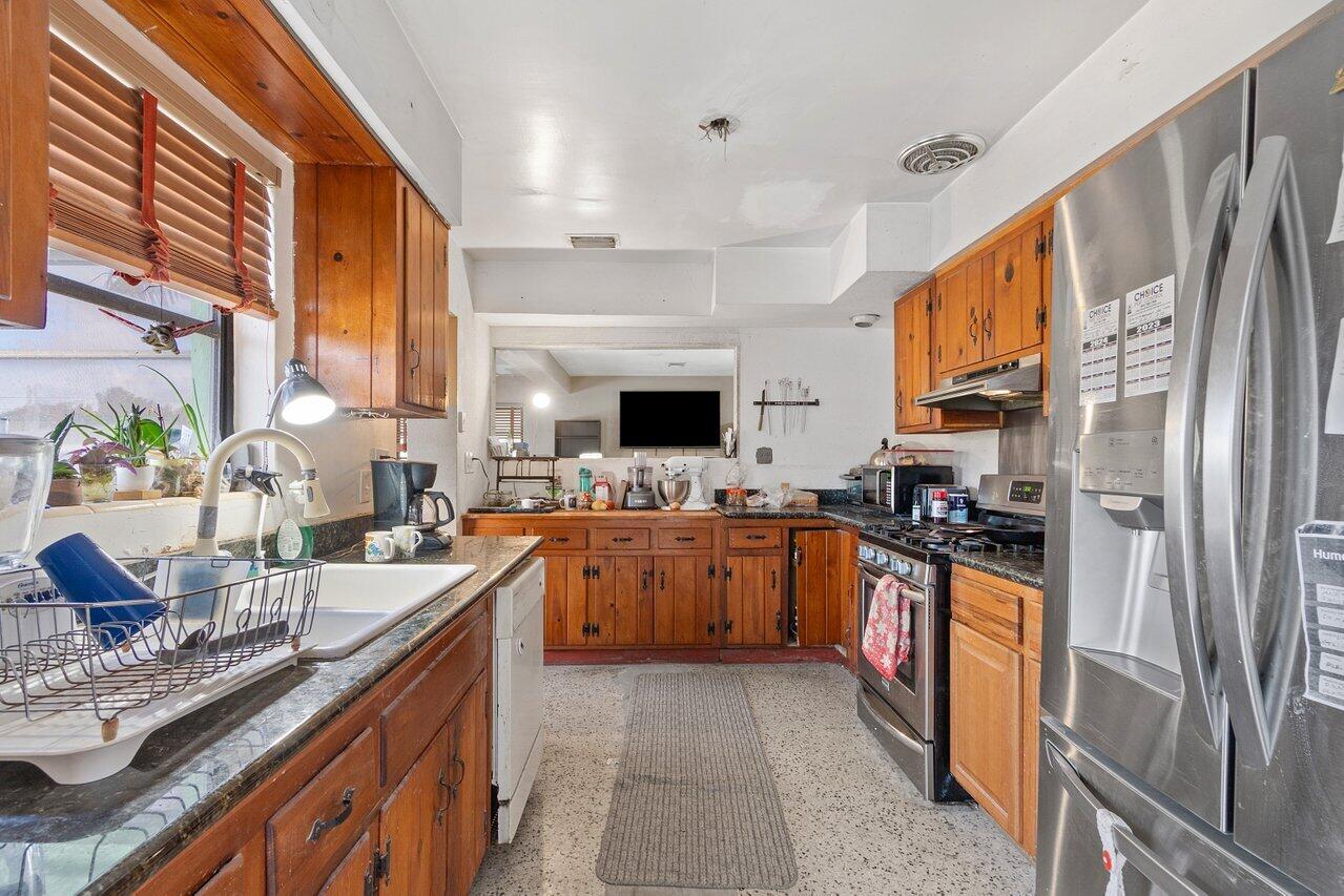 1502 Crest Drive Lake Worth, FL 33461 - Photo 11 of 44 011-1502CrestDrive-LakeWorthBeach-FL-334