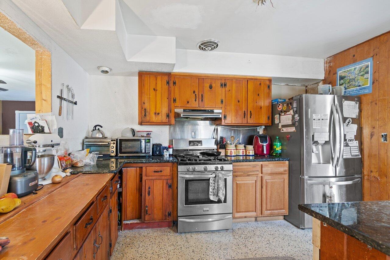 1502 Crest Drive Lake Worth, FL 33461 - Photo 13 of 44 013-1502CrestDrive-LakeWorthBeach-FL-334