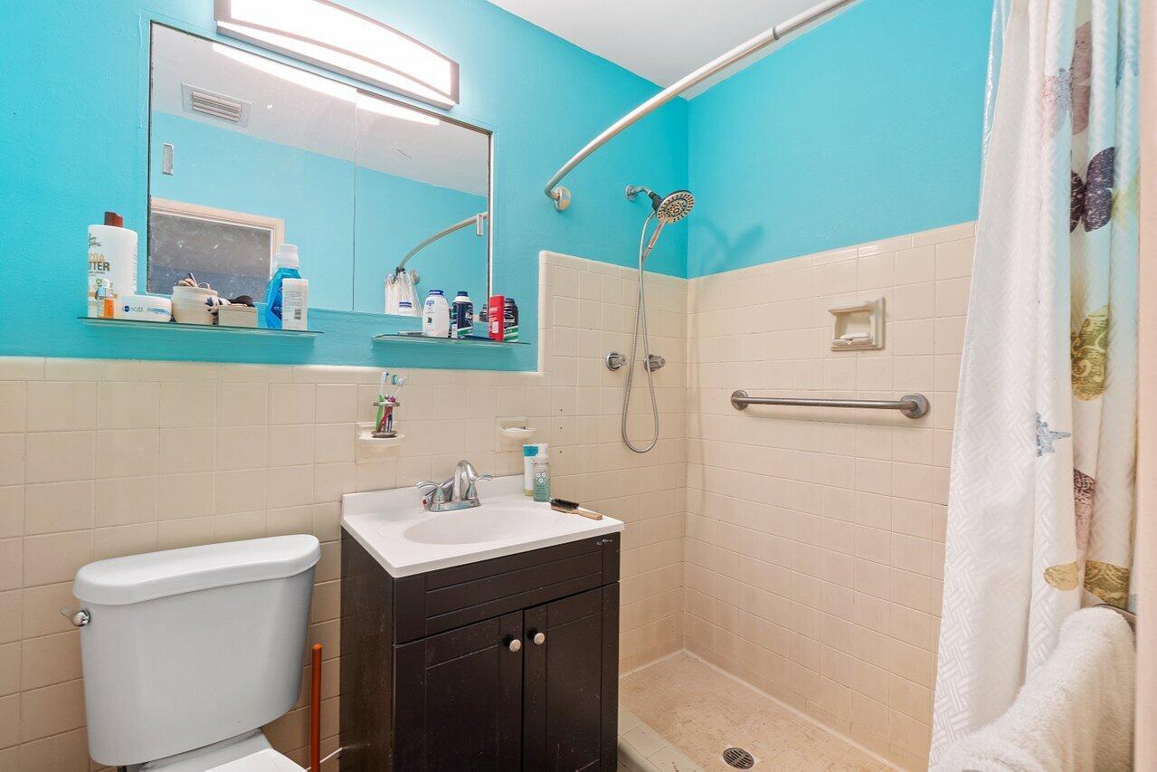 1502 Crest Drive Lake Worth, FL 33461 - Photo 17 of 44 017-1502CrestDrive-LakeWorthBeach-FL-334