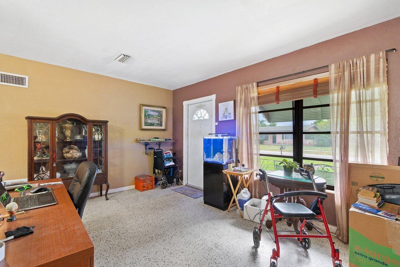 1502 Crest Drive Lake Worth, FL 33461 - Photo 5 of 44 005-1502CrestDrive-LakeWorthBeach-FL-334