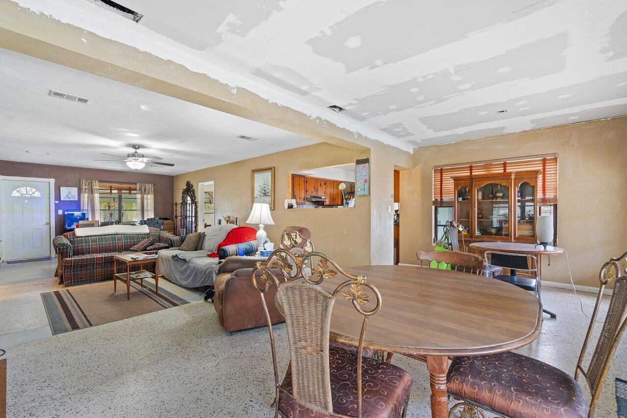 1502 Crest Drive Lake Worth, FL 33461 - Photo 10 of 44 010-1502CrestDrive-LakeWorthBeach-FL-334