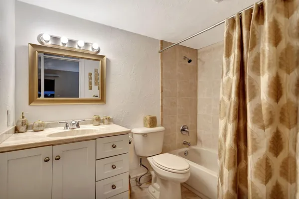 $95,000 | 2401 Antigua Circle, Unit F1, Coconut Creek, FL 33066