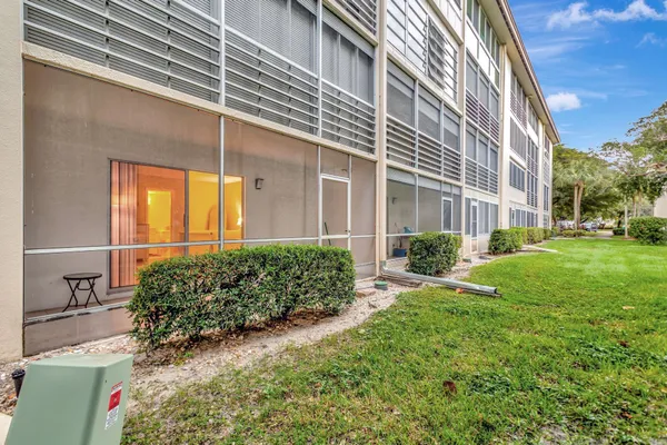 $95,000 | 2401 Antigua Circle, Unit F1, Coconut Creek, FL 33066