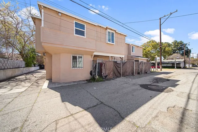 a view of a house with a yard and garage