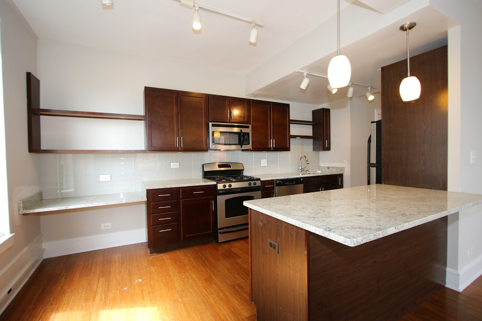 3170 North Sheridan Road, Unit 521 Chicago, IL 60657 - Photo 3 of 20