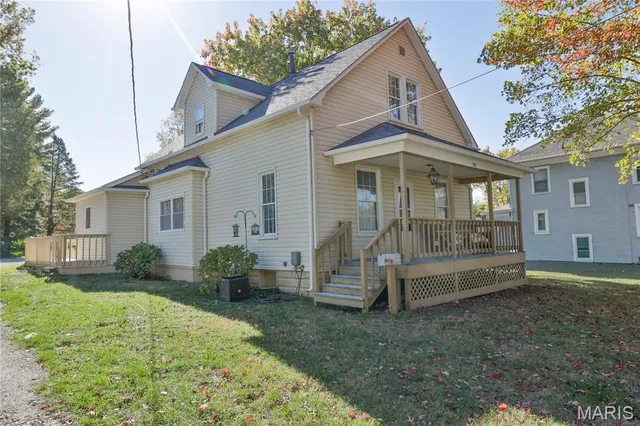 $137,500 | 402 West Mechanic Street, Hillsboro, IL 62049