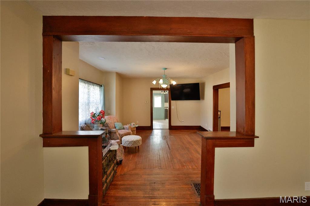 402 West Mechanic Street Hillsboro, IL 62049 - Photo 7 of 50