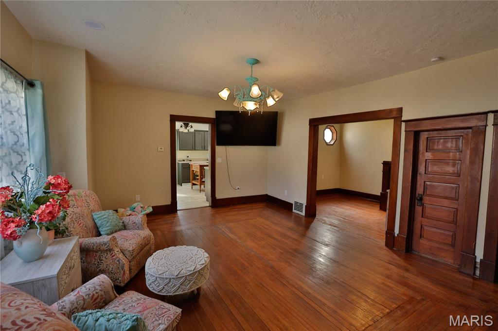 402 West Mechanic Street Hillsboro, IL 62049 - Photo 8 of 50