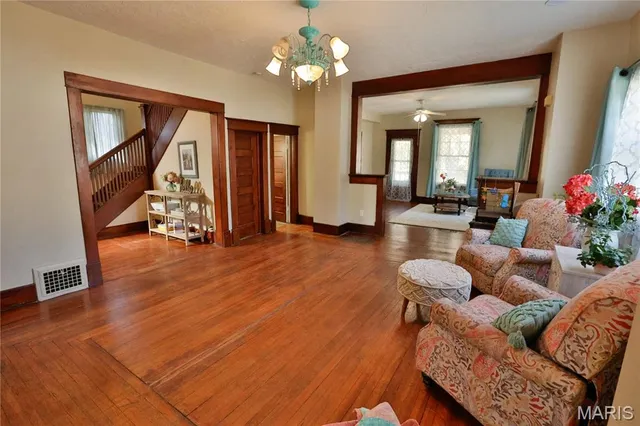 $137,500 | 402 West Mechanic Street, Hillsboro, IL 62049