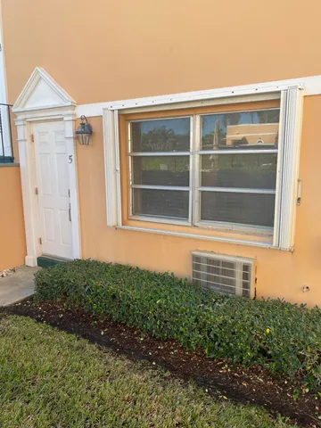 a view of house with backyard
