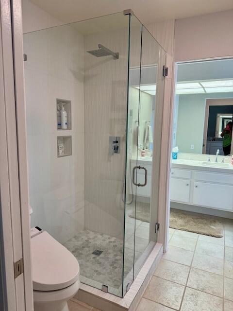 118 Racquet Club Drive South Rancho Mirage, CA 92270 - Photo 12 of 33 a bathroom with a shower a toilet and a sink