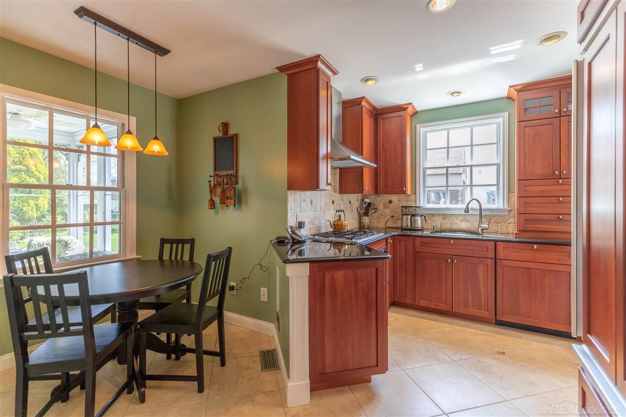 856 Rivard Boulevard Grosse Pointe, MI 48230 - Photo 9 of 21 50010567-8.JPG