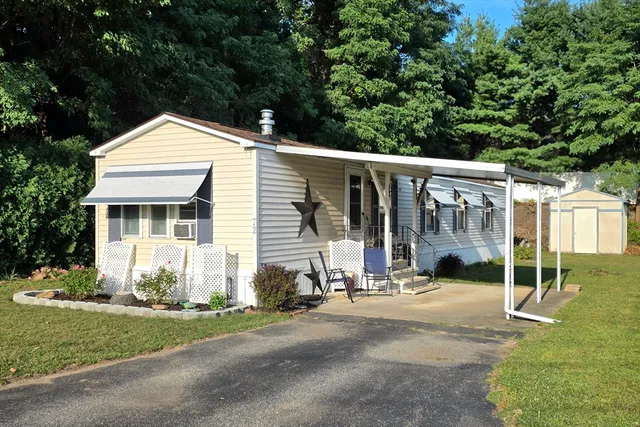 $179,900 | 72 Holiday Circle, Chicopee, MA 01020
