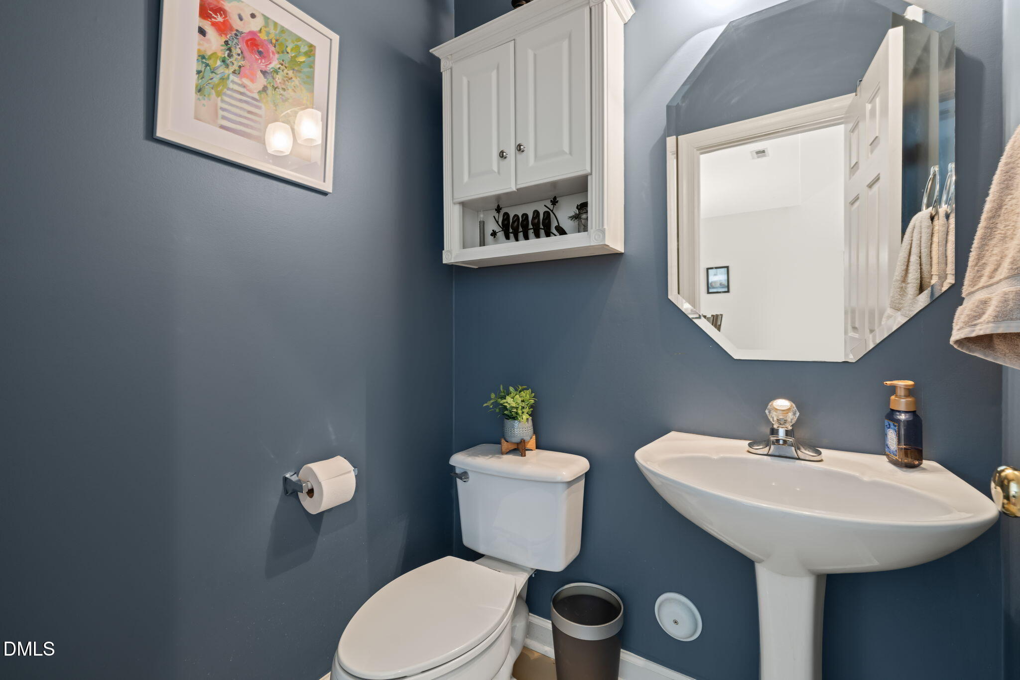 8712 Compass Lane Raleigh, NC 27615 - Photo 12 of 33 Powder Room