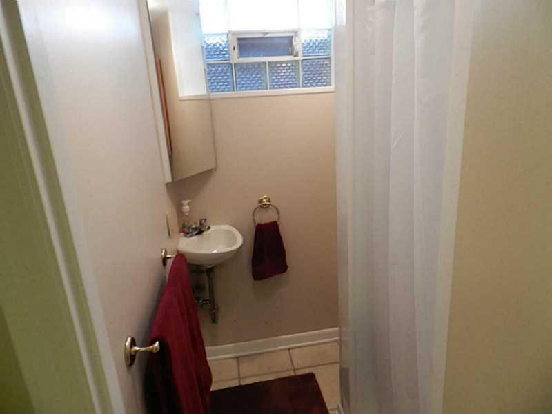3525 Middleboro Road Castle Shannon, PA 15234 - Photo 21 of 25 Full Bath.
