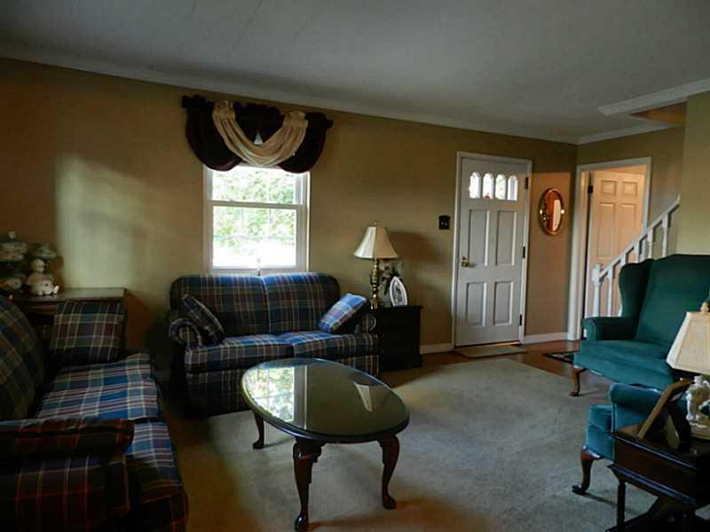 3525 Middleboro Road Castle Shannon, PA 15234 - Photo 9 of 25 Living Room.