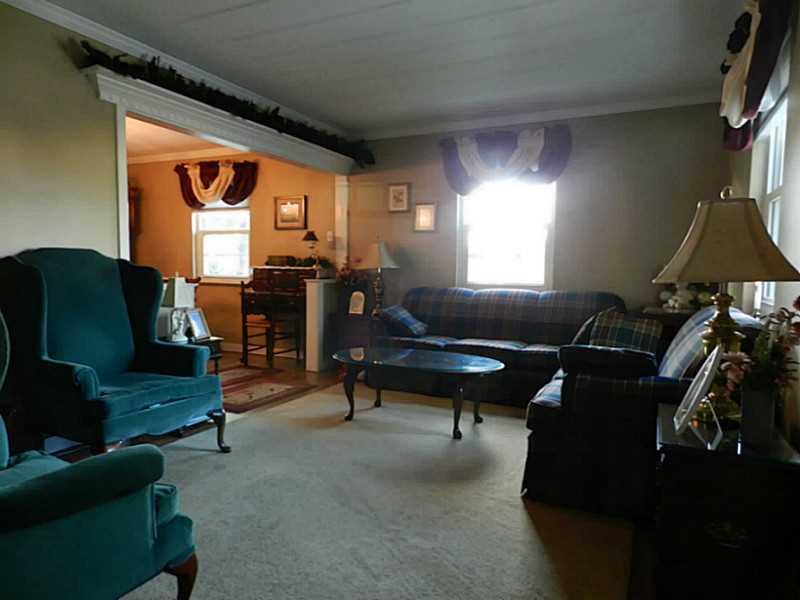 3525 Middleboro Road Castle Shannon, PA 15234 - Photo 10 of 25 Living Room.