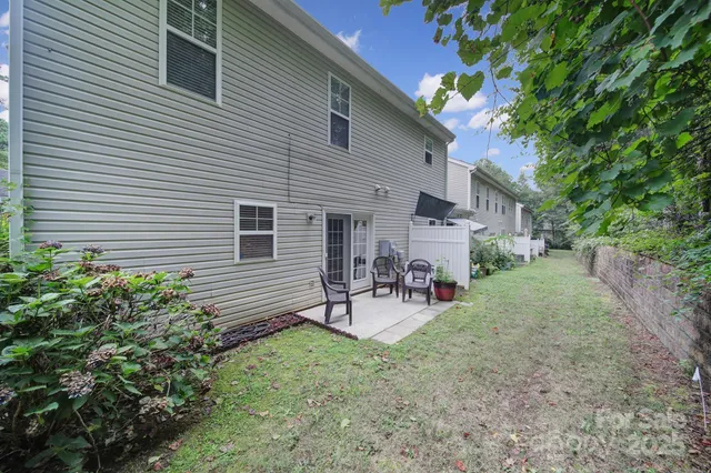 a view of a house with backyard and sitting area