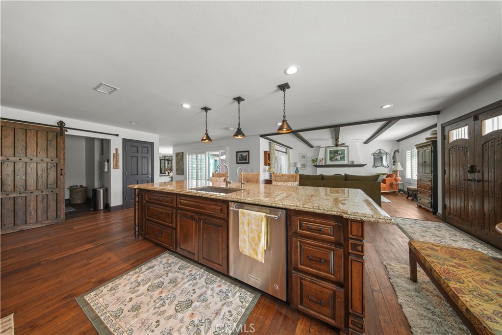 16524 Rancho Escondido Drive Riverside, CA 92506 - Photo 8 of 59