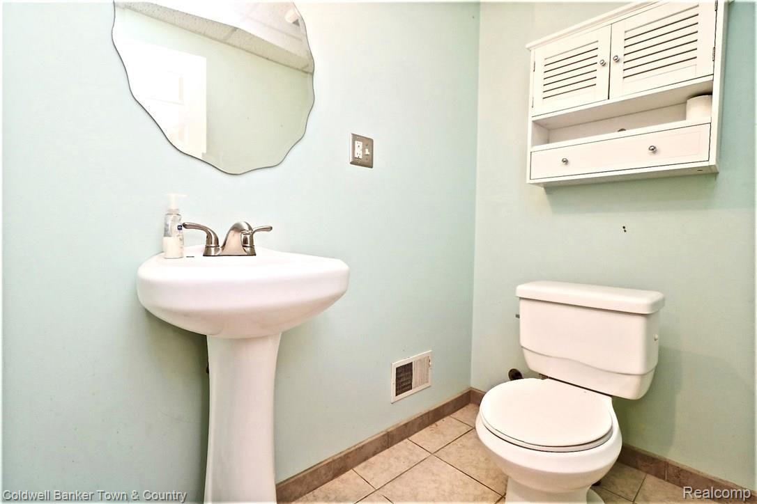 26840 Johns Road Wixom, MI 48393 - Photo 67 of 78 fullsizeoutput_6bf.jpeg